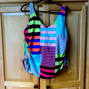 NWT Lands’ End Women’s Multi Color Tankini with underwire bra
